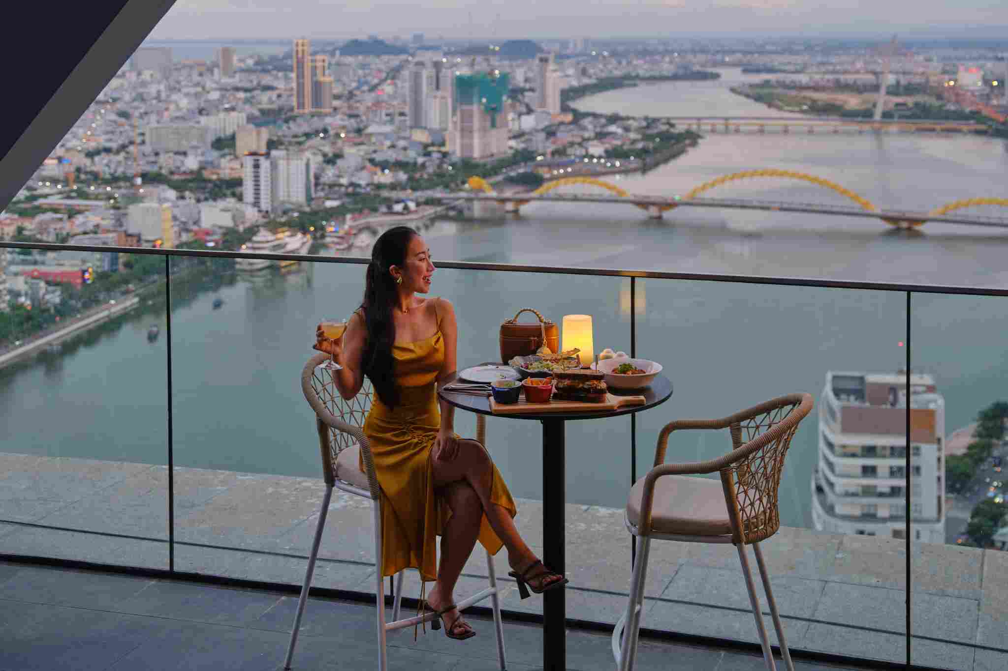 Buổi chiều tại Rooftop lounge M Landmark